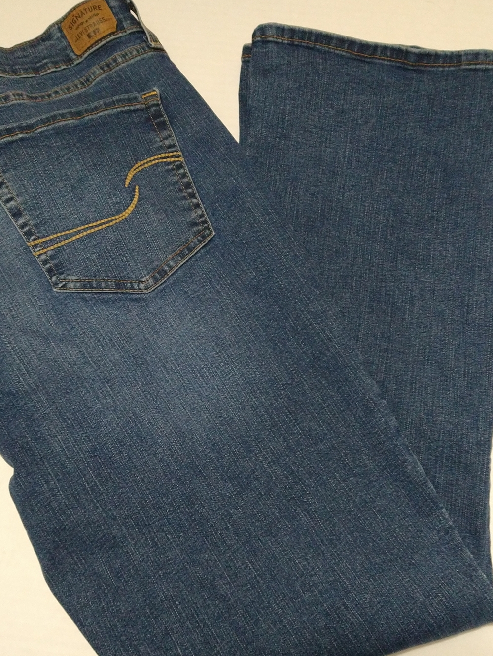 Signature by Levi Strauss Women's Blue Mid Rise Bootcut Flare Jeans Size 18M